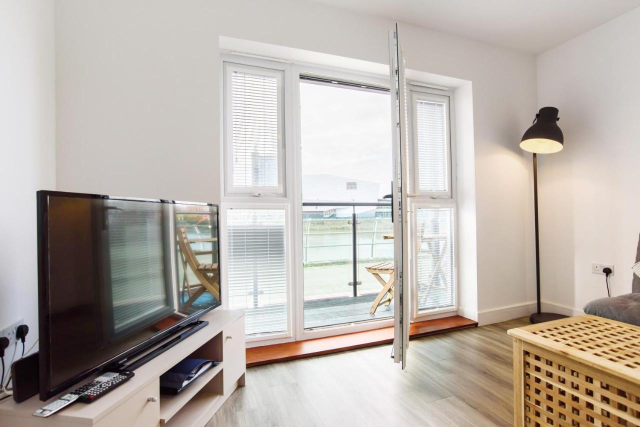Raphael Retreat Apartment Newport  Bagian luar foto