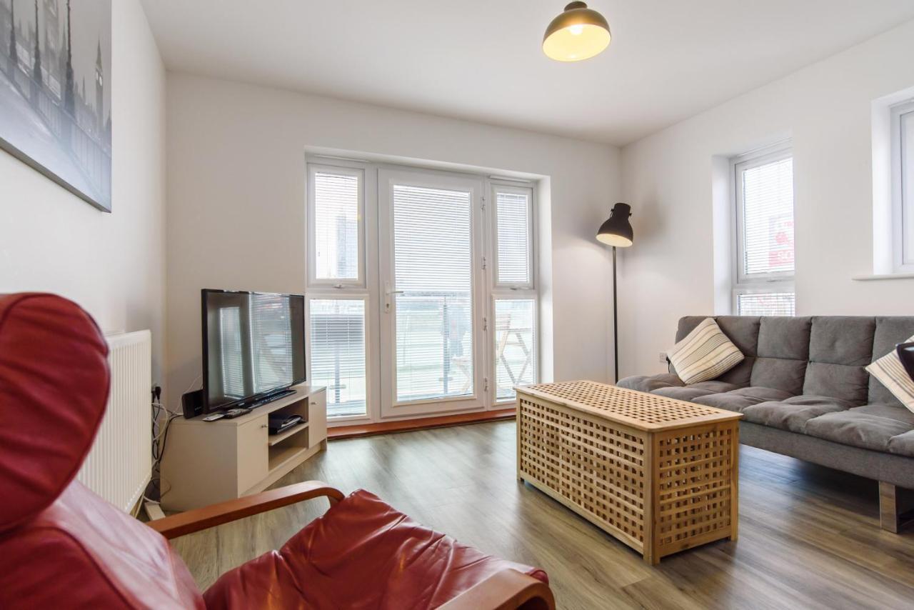 Raphael Retreat Apartment Newport  Bagian luar foto