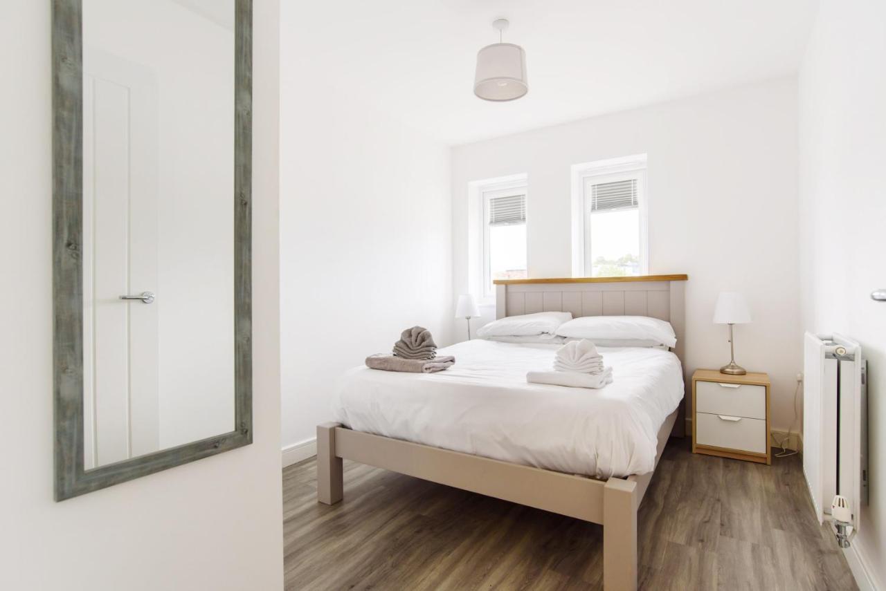 Raphael Retreat Apartment Newport  Bagian luar foto